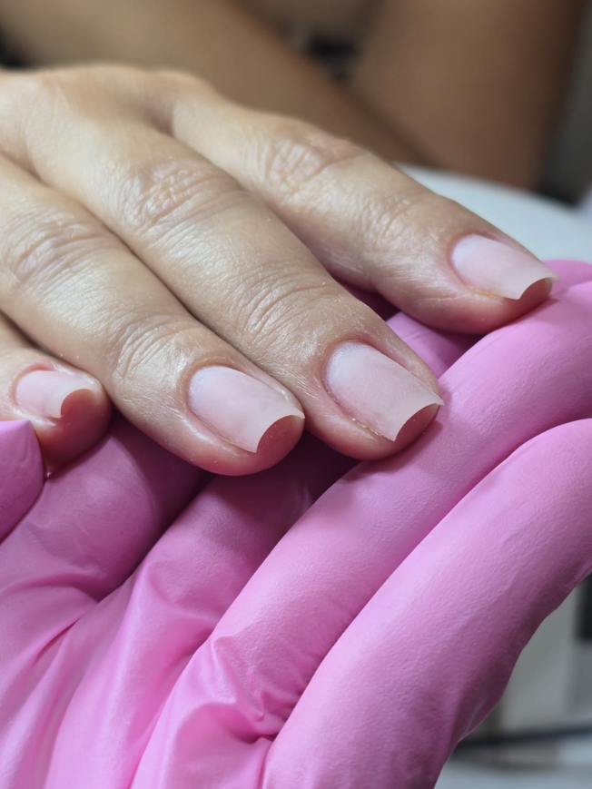 Resultado de manicure e banho de gel com durabilidade